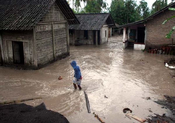 Banjir Lahar Dingin Rendam 4 Rumah