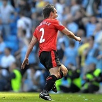 Akhir Musim, Neville Gantung Sepatu