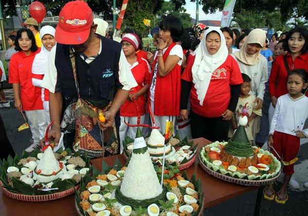 Warga Yogya Gelar Kenduri