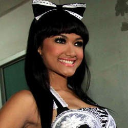 Julia Perez: Gaston Lebih Hot dari Irfan Bachdim