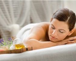 Serba-serbi dan Khasiat Pengobatan Aroma Terapi