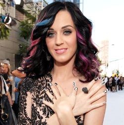Tur Dunia, Katy Perry Di-endorse Victorias Secret