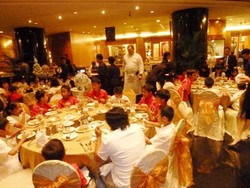 Berbagi Kasih dengan Santa Tiger Doll