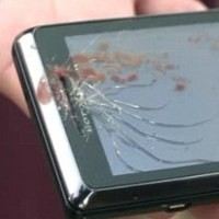 Motorola Droid 2 Diklaim Meledak, Darah Berceceran