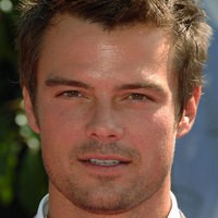 Utak-Atik BlackBerry, Aktor Transformers Diusir dari Pesawat