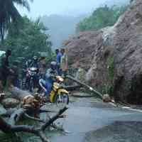 Tertutup Longsor, Jalur Pacitan-Ponorogo Nyaris Lumpuh