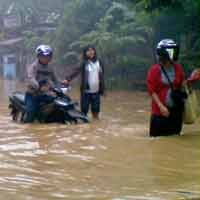 Pacitan Dikepung Banjir, Jalur Pacitan-Ponorogo Lumpuh Total