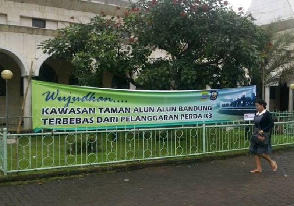 Alun-alun Bandung Bebas PKL