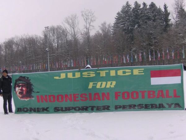 Aksi Bonek di Markas FIFA