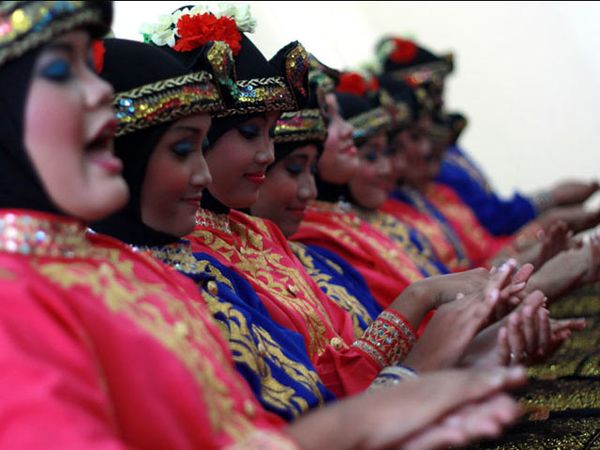 Tari Saman Nan Menawan Tari Saman Nan Menawan