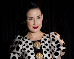Dita Von Teese Terobsesi Ingin Miliki Lini Kecantikan