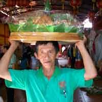 134 Tumpeng Warnai Peringatan 1 Suro di Klenteng Cokro