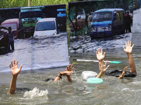 Prihatin Banjir ala Mahasiswa