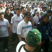 Sambut Tahun Baru, Gubernur Pilih Jalan Sehat dengan Warga