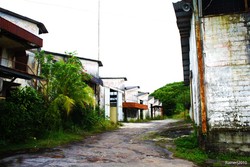 Keheningan Pabrik Yang Tak Berpenghuni