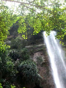 Bermalam di Tengah Lembah Harau