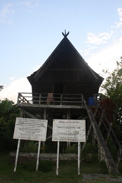 Bermalam Di Perkampungan Tempat Perempuan Mandi