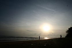 Menyambut Pagi di Pantai Utara Sumenep