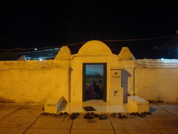 Ngalap Berkah di Makam Sunan Bonang