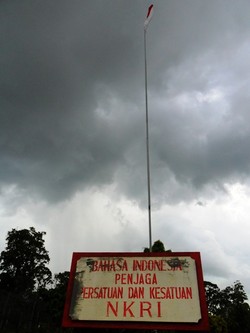 MARUF, SANG PERAWAT TUGU PERBATASAN RI-PNG