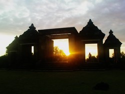 Mengejar Sunset di Candi Ratu Boko