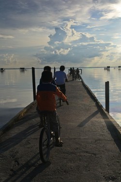 Menikmati Senja di Pantai Perepat Tunggal