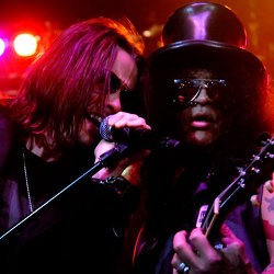 Slash Buka Audisi Vokalis Baru Velvet Revolver