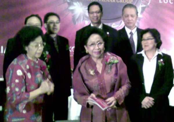 Martina Berto Lepas Saham ke Pasar