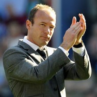 Shearer Tak Akan Tangani Newcastle