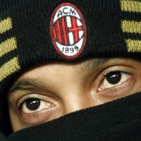 Dinho Diragukan Tampil