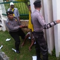 Hari Antikorupsi, Mahasiswa Samarinda Ricuh dengan Polisi