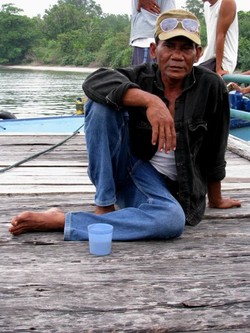 Travel Guide Asal Carita, Penggandeng Bule-bule