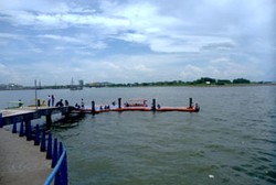 Putih Tulangku, Putih Kapalku