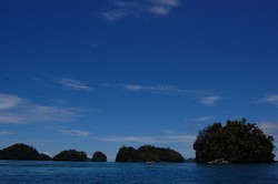 Lukisan Telapak Tangan Dinding Batu
