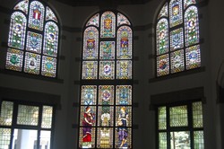 Memahami Makna Mozaik Indah di Lawang Sewu