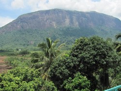 Potensi Wisata Batu Terbesar Sedunia