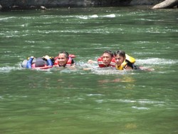 Ketagihan Body Rafting di Jeram Embaloh
