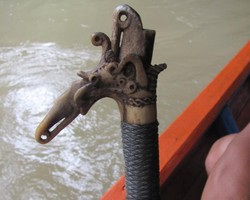 Mandau Tanduk Rusa Berharga Jutaan