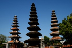 Pura Meru Cakranegara, Terbesar di Lombok