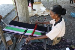Maubesi, desa Pengrajin Tenun Ikat di NTT