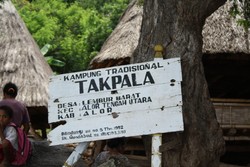 Mengunjungi Kampung Tradisional Takpala di Alor