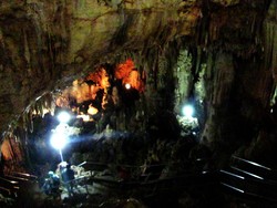 Main Gong di Goa Gong, Pacitan