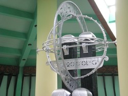 Hati-Hati dengan Tugu Khatulistiwa 