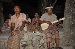 Goa Kristal dengan Aliran Air Jernih didalamnya