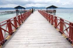 Ada Keceriaan di Dermaga Aeborek