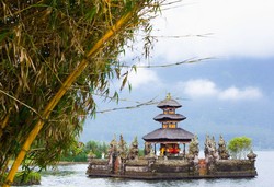 Menikmati Kebersihan Pantai Pulau Datuk