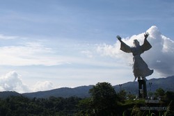 Monumen Yesus Memberkati