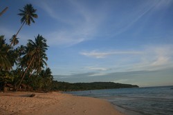 Wisata Pantai Nirwana, Bonus Sebuah Gua