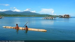 Bangun Rumah Tanpa Surat Tanah di Teluk Ampimoi, Yapen, Papua