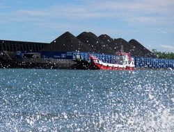 Si Gunung Hitam Menghidupi Pelabuhan Tangkayu